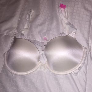 Victoria’s Secret White Lace Bra (32 C)